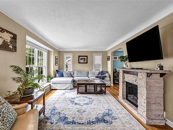 3rd image of 20944 Woodstock Ave