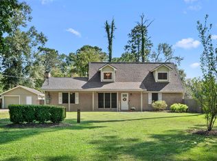 209 Hillcrest Dr, Conroe, TX 77303