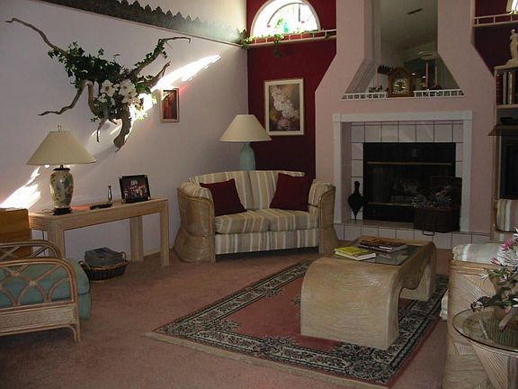 Family rm & fireplace