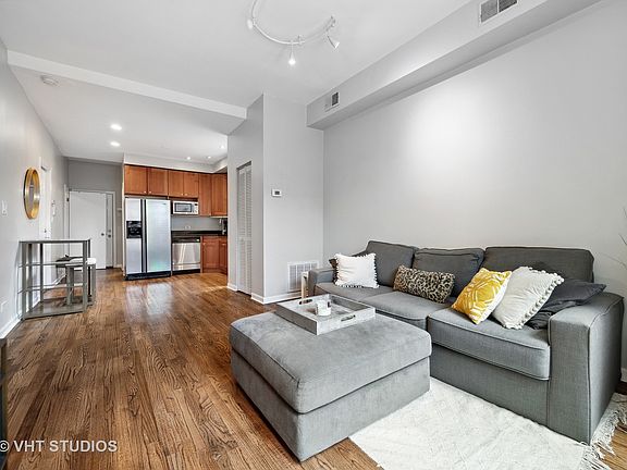 5th image of 1031 N Paulina St APT 2F