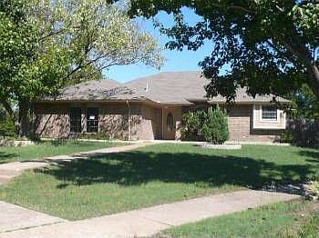 1st image of 906 Sara Dunn Dr