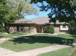 906 Sara Dunn Dr, Garland, TX 75042