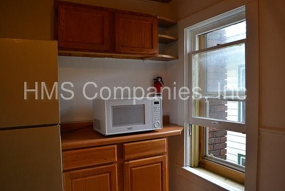 3rd image of 521 S Westnedge Ave APT 3