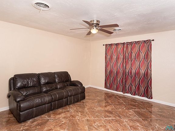 3rd image of 909 W Plaza Dr