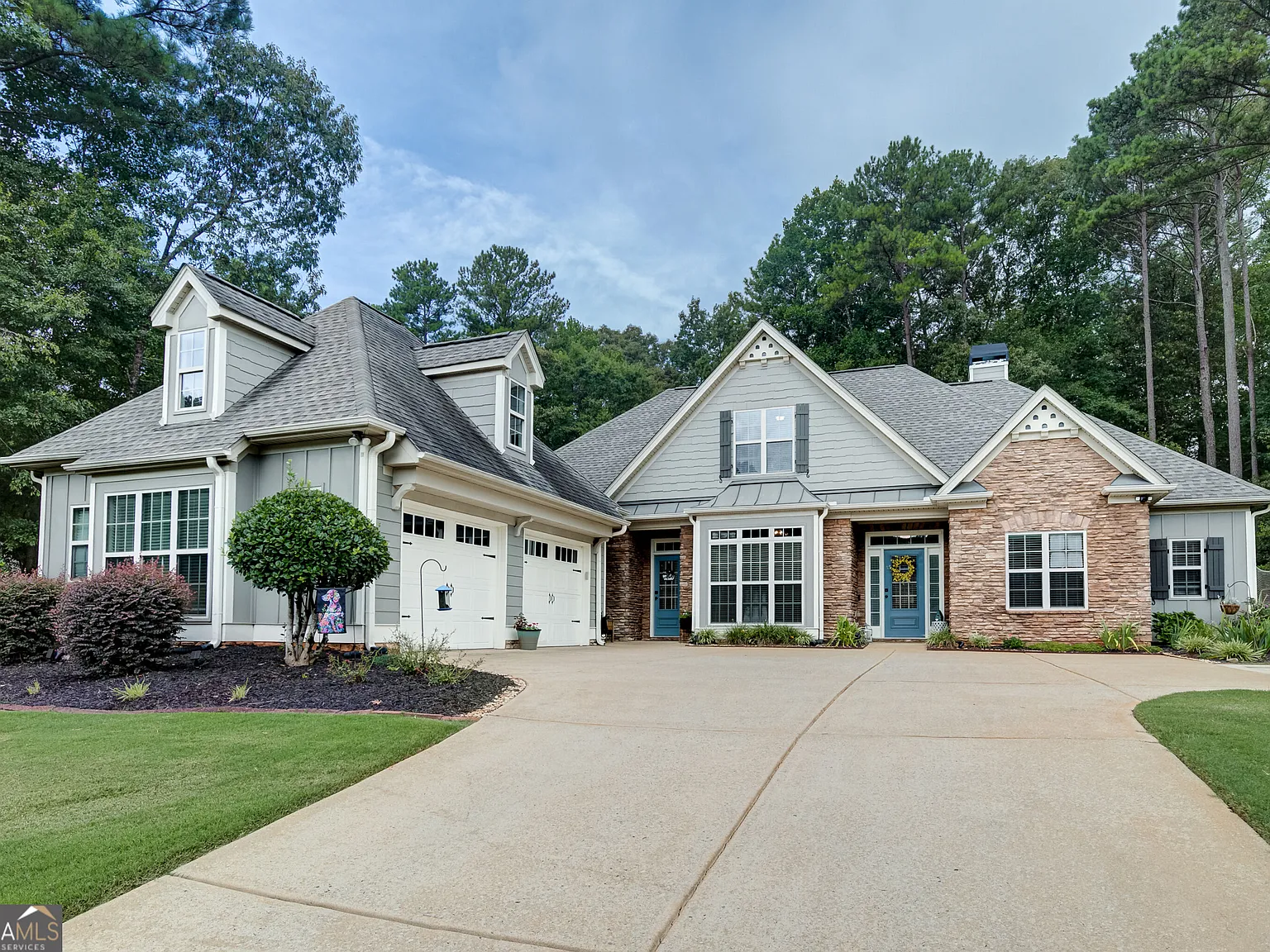 4 bed, 3.5 bath, 2702 sqft, $3,200 — Photo 1
