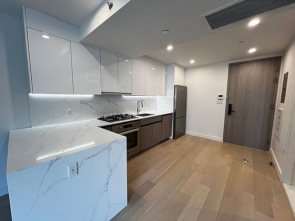 3rd image of 144-49 Northern Blvd #309