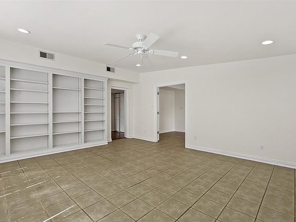 3rd image of 3219 Mockingbird Ln