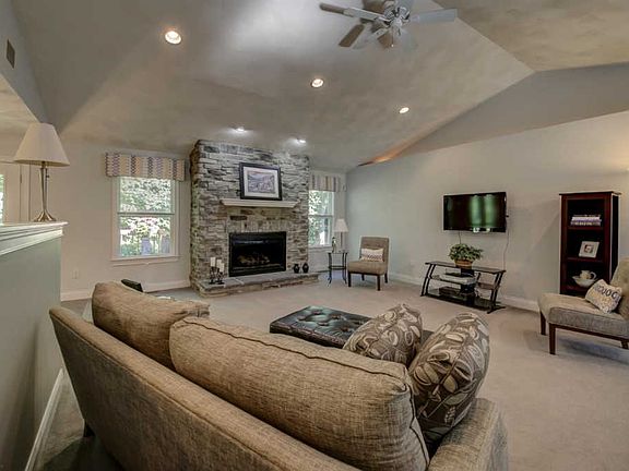 4th image of 20535 Alpine Dr
