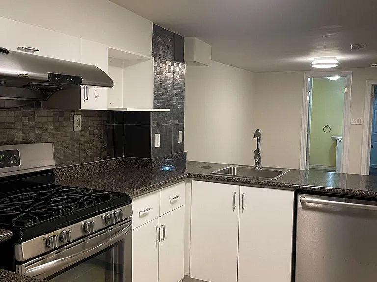 287 Palmerston Ave #LOWER — Photo 7