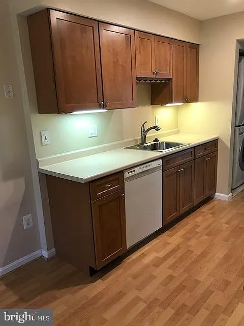 Lakeview Condominium — Photo 2