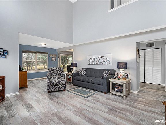 3rd image of 519 Knoxbury Ct