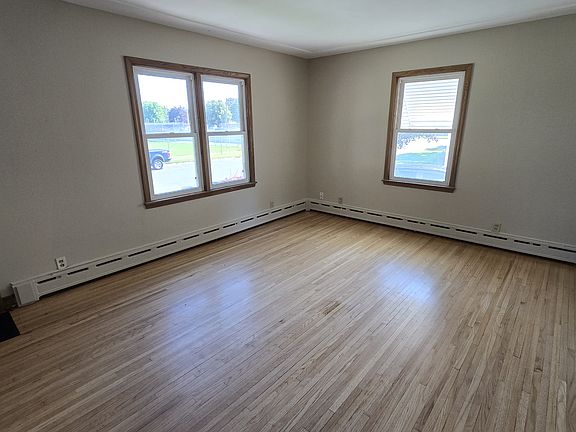 2nd image of 238 Macarthur St E #1