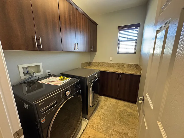 345 Dahlia Way — Photo 16