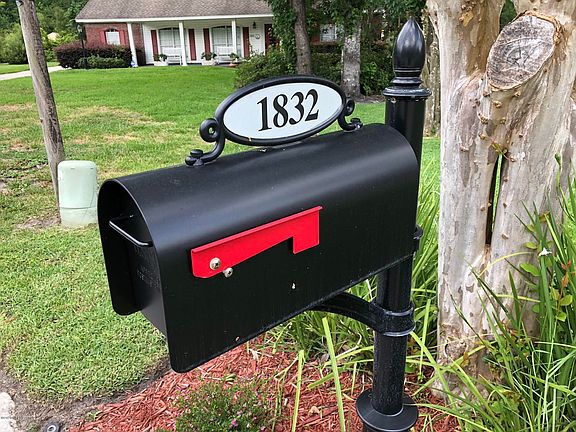 3rd image of 1832 Saint Lawrence Way