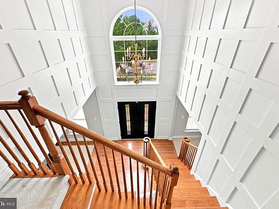 4th image of 15 Springfield Dr