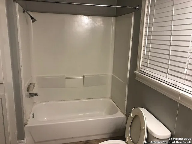 726 E Grayson St #4 — Photo 7