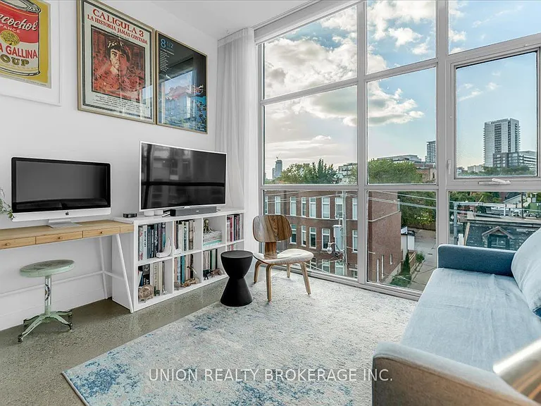 569 King St E #404 — Photo 4