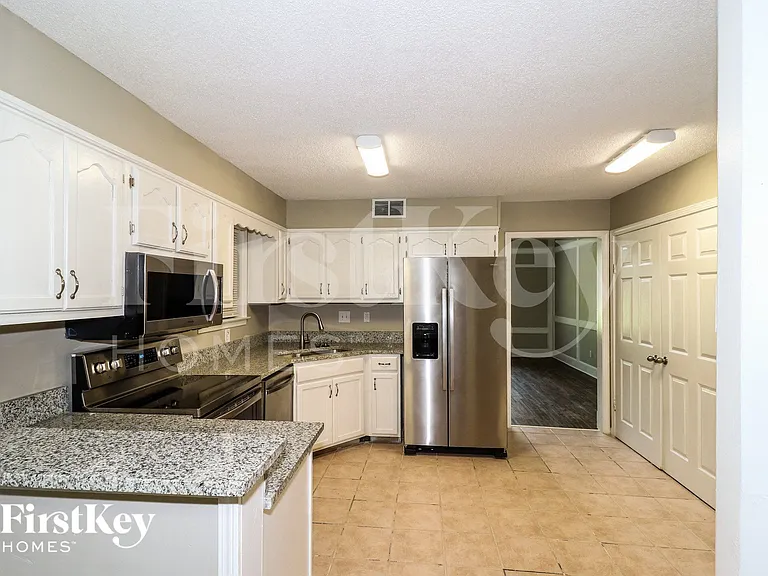 8686 Chris Suzanne Cir — Photo 7