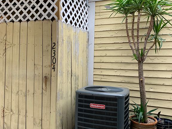 5th image of 8405 Wilcrest Dr APT 2304