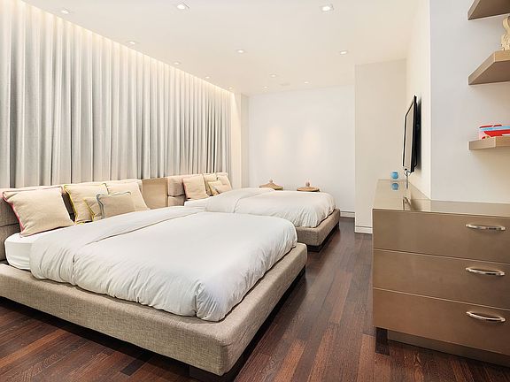 5th image of 106 Central Park S APT 9G