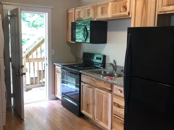 323 School St APT 3, Berlin, NH 03570