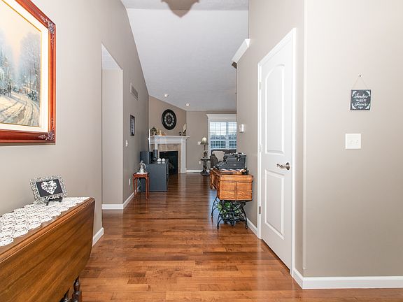 5th image of 203 Blue Bird Ct