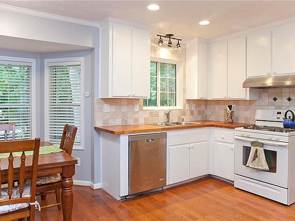 3rd image of 420 Ansley Dr