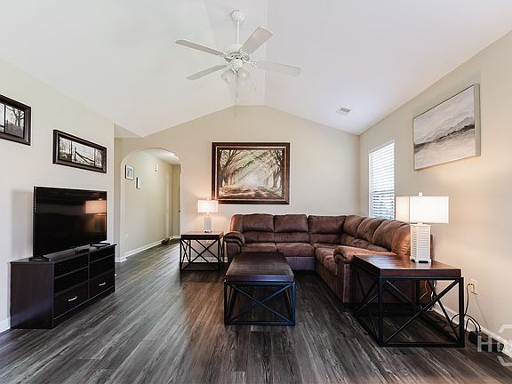 3rd image of 255 Willow Oak Drive