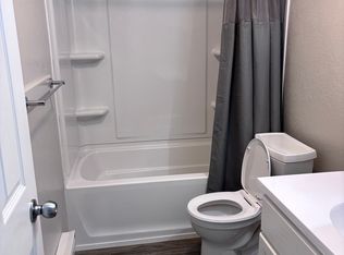 2975 Hales Mill Rd #3, Dubuque, IA 52002