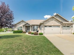 113 Stonebridge Crossing Dr, Maryville, IL 62062