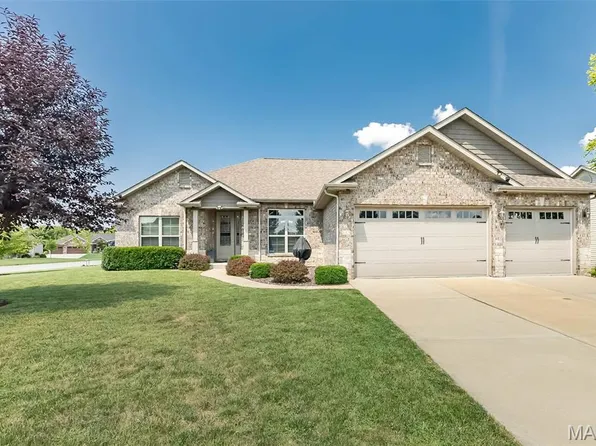 113 Stonebridge Crossing Dr, Maryville, IL 62062