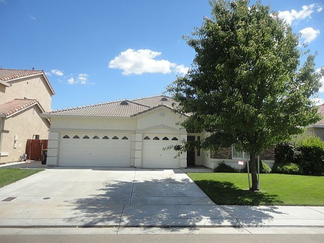 3 Car Garage