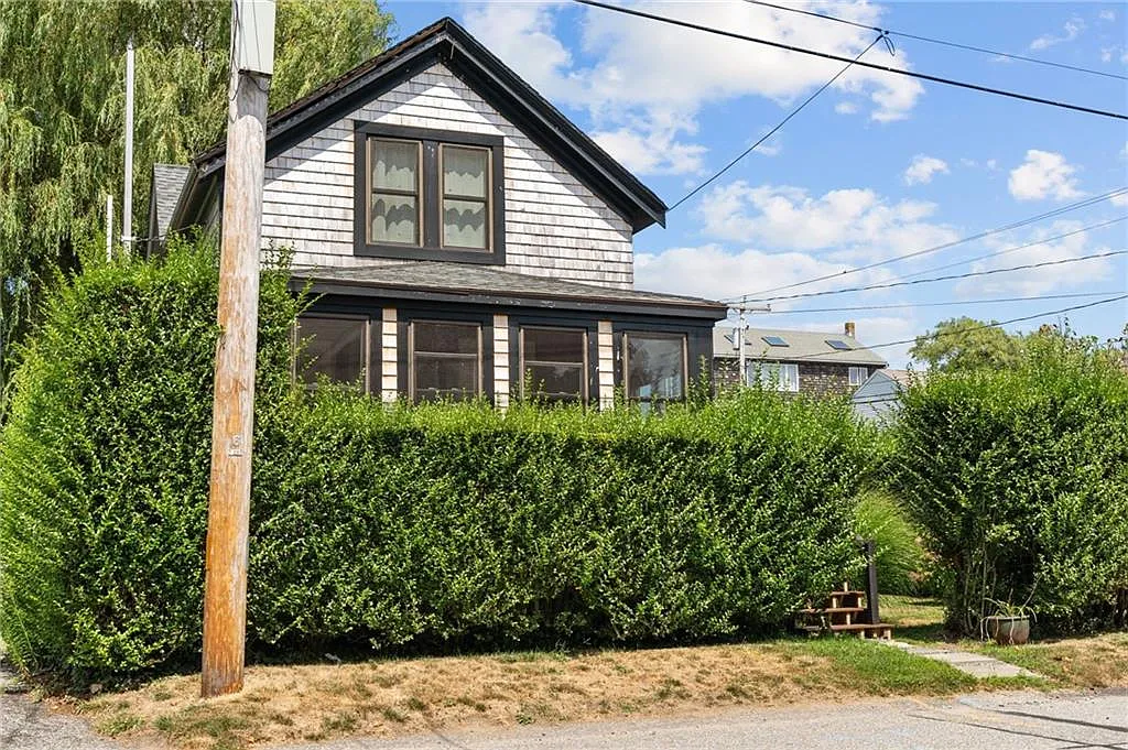 3 bed, 1.5 bath, 1066 sqft, $3,200 — Photo 3