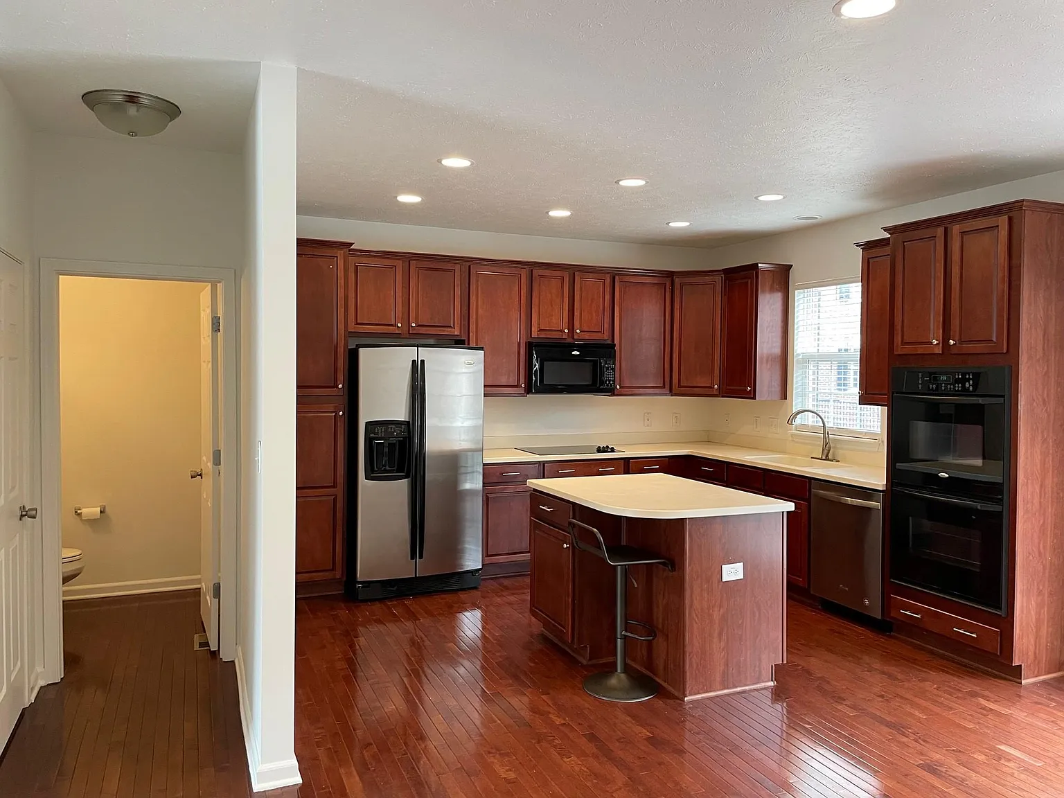 3 bed, 2.5 bath, 2227 sqft, $2,500 — Photo 3