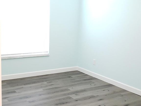 5th image of 532 Sheridan Dr