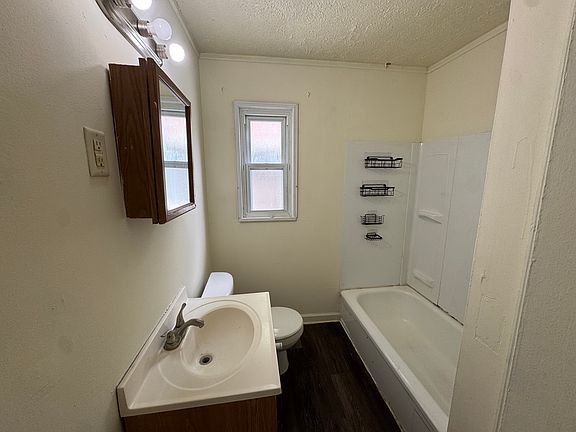 5th image of 3949 W 146th St