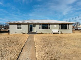 631 N Armstrong Ave, Tulia, TX 79088