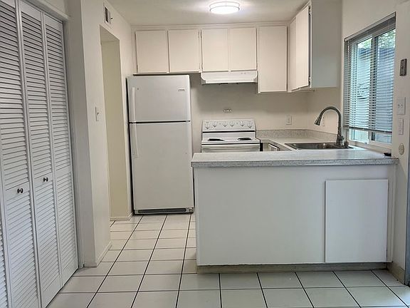 3rd image of 8855 Salmon Falls Dr Unit E