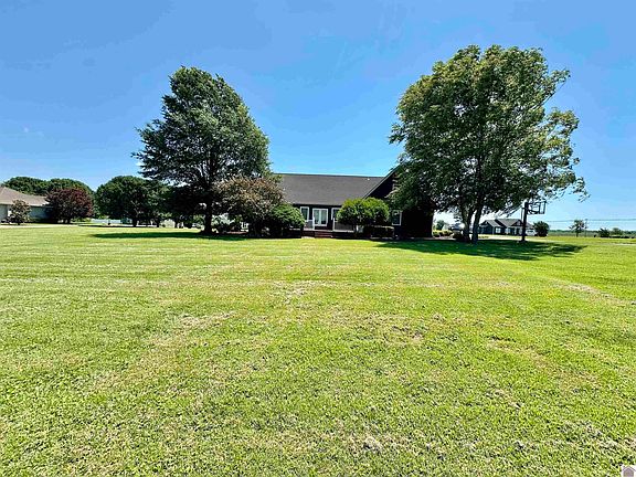 3rd image of 81 Oak Shadow Ln