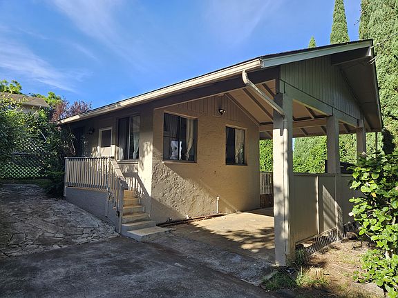2nd image of 10 Upper Kimo Dr