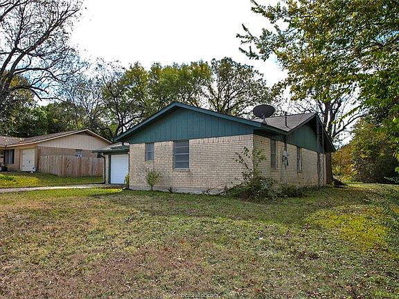 3rd image of 305 N Echols St