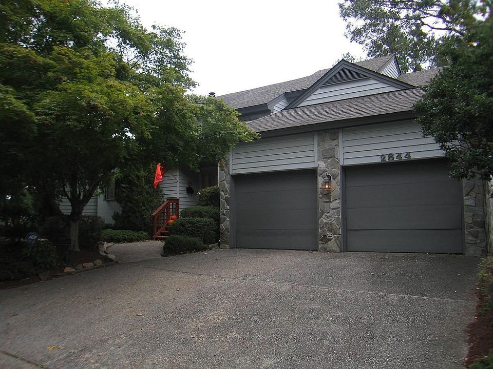 2nd image of 2844 N Kings Rd