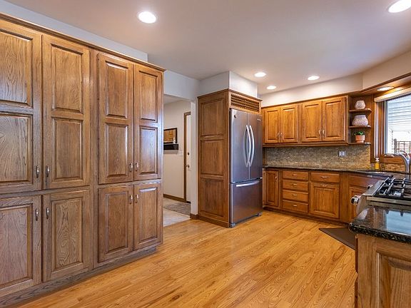 5th image of 3801 Jade Ave
