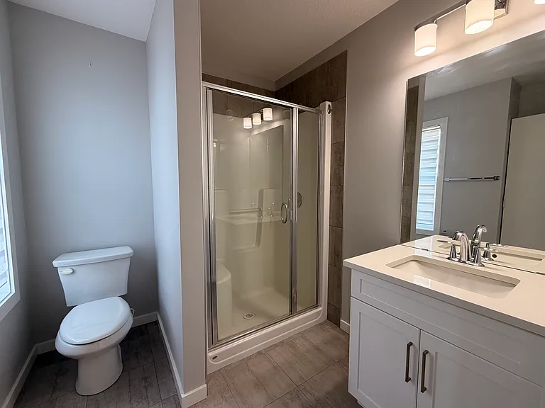 1758 Keene Cres SW — Photo 14