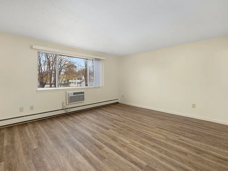 East Bay Apartments — Photo 39