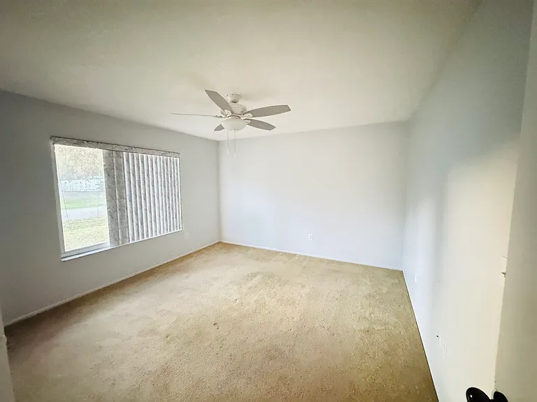 1035 Nevada Dr NE — Photo 6