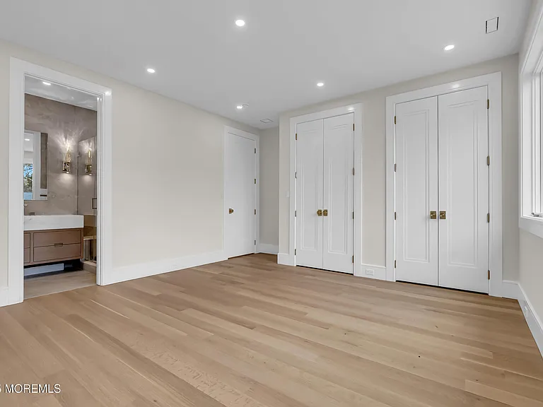 19 Clarence Ave — Photo 24