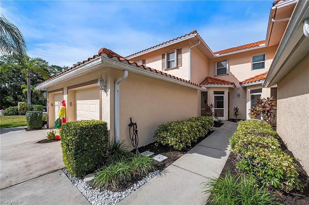 3 bed, 2.0 bath, 1630 sqft, $3,850 — Photo 4