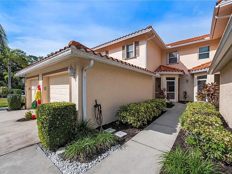 465 Robin Hood Cir #101 — Photo 4
