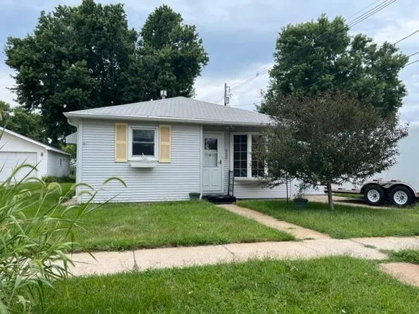 522 E 4th St, Minden, NE 68959